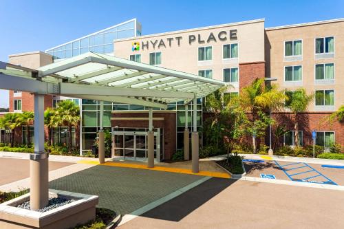a view of a hotel building with a parking lot at Hyatt Place San Diego-Vista/Carlsbad in Vista