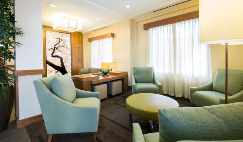 a waiting room with chairs and a table at Hyatt Place Daytona Beach-Oceanfront in Daytona Beach