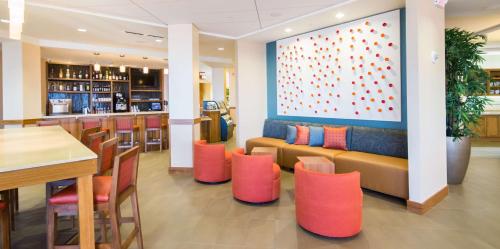 a restaurant with a couch and chairs and a bar at Hyatt Place Daytona Beach-Oceanfront in Daytona Beach
