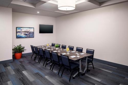 Μια τηλεόραση ή/και κέντρο ψυχαγωγίας στο Hyatt House Charleston/Mount Pleasant