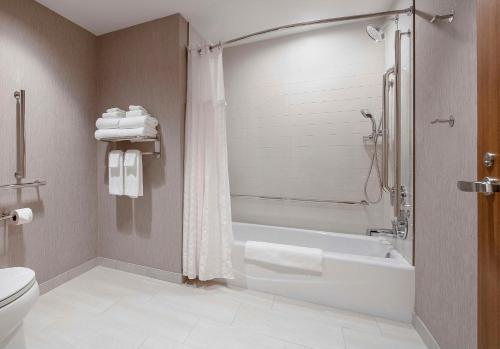 Koupelna v ubytování Hyatt Place Moncton-Downtown