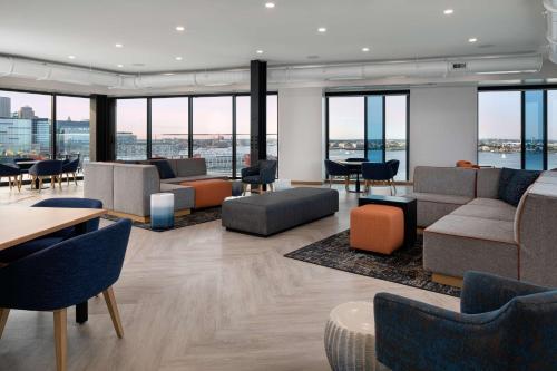 Hyatt Place Boston/Seaport District Image