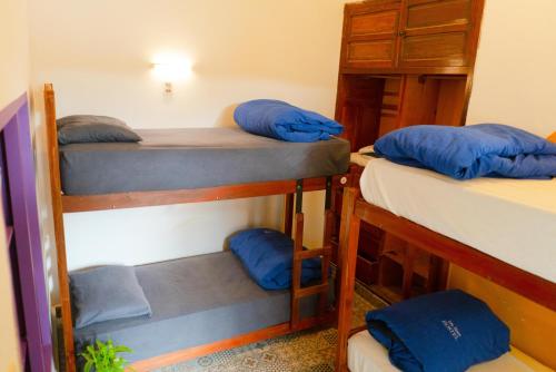 Ένα ή περισσότερα κρεβάτια σε δωμάτιο στο Casa Blanca Hostel