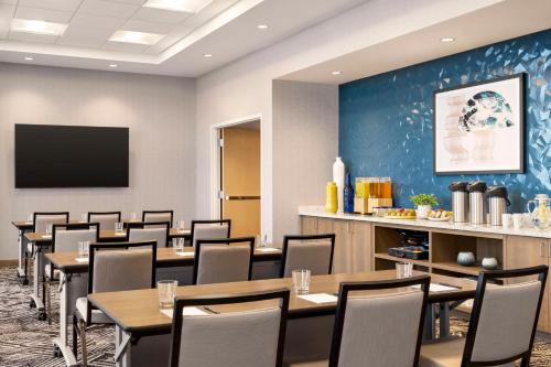 Телевизор и/или развлекательный центр в Hyatt Place Virginia Beach Oceanfront