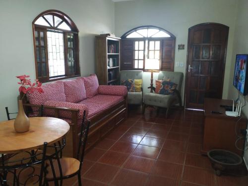 a living room with a couch and a table at Pouso Zen in Araruama