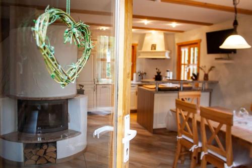 a kitchen and dining room with a heart shaped wreath at Ferienhaus Sonnenblick Entspannung mit Sauna Kamin und Balkon in Sonneberg