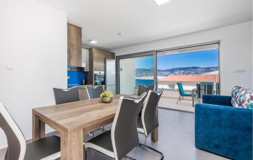 2 Bedroom Beautiful Apartment In Pag