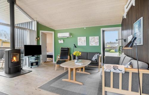 TV a/nebo společenská místnost v ubytování Holiday Home Bellevue Sydals Vi