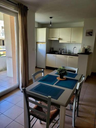 Photo de la galerie de l'établissement T3 proche bus et tram, à Angers