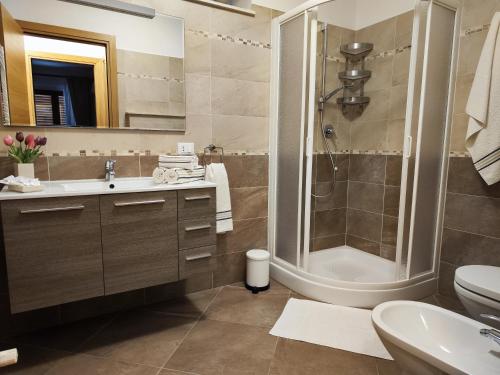 a bathroom with a sink toilet and a shower at La Piccola Loggia in Torrita di Siena
