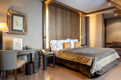 Postel nebo postele na pokoji v ubytování Hotel Val de Neu G.L.