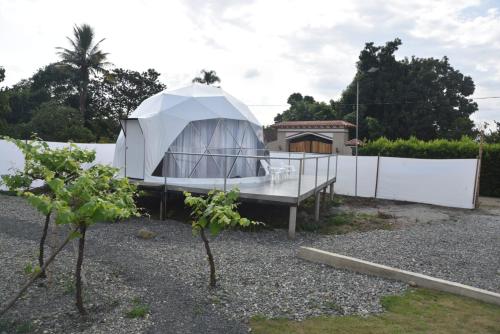 a tent in a gravel yard with a fence at Eco Cabañas Montana in Santa Helena