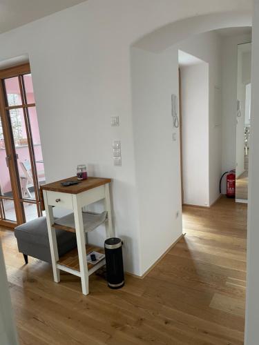 a room with a table and a chair and a desk at Altes Winzerhaus in der Wachau - neu renoviertes Haus mit Terrasse in Dürnstein