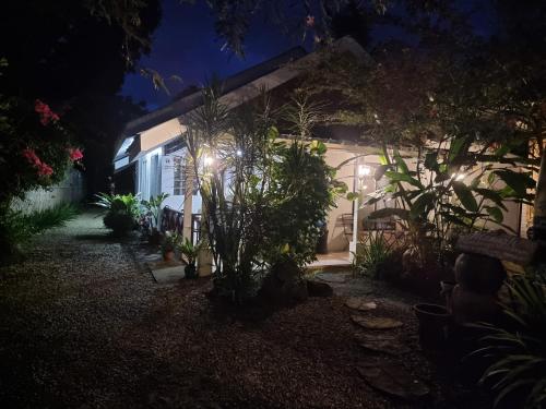 Zahrada ubytování Mannah Garden Staycation House - Panglao, Bohol