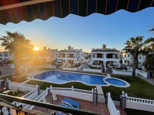 Πισίνα στο ή κοντά στο Casa de sueños with private roof terrace and jacuzzi