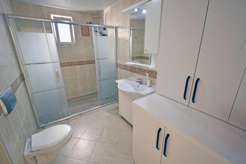 a bathroom with a toilet and a shower and a sink at Sunset Residence in Side