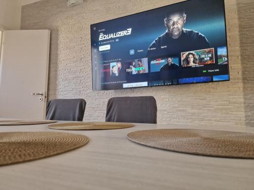 a conference room with a table and a flat screen tv at L'Incanto centrale in Palermo
