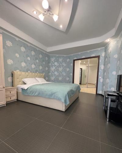 Postel nebo postele na pokoji v ubytování MiMi Rent & Lev Tolstoi Apartaments