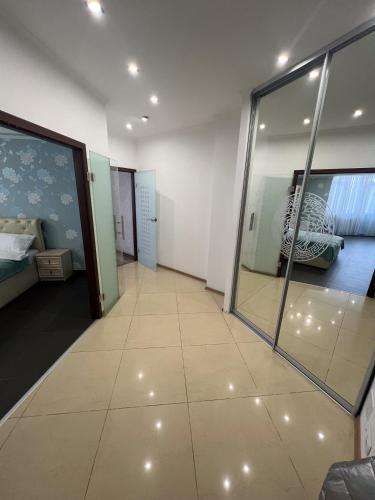 Postel nebo postele na pokoji v ubytování MiMi Rent & Lev Tolstoi Apartaments