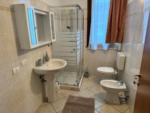 a bathroom with a sink and a shower and a toilet at Residence Malpensa in Somma Lombardo