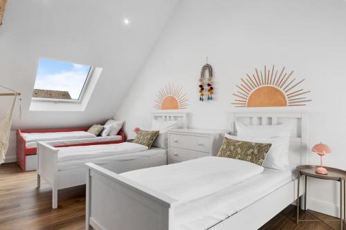 Postel nebo postele na pokoji v ubytování JOOYFUL STAYS Townhouse