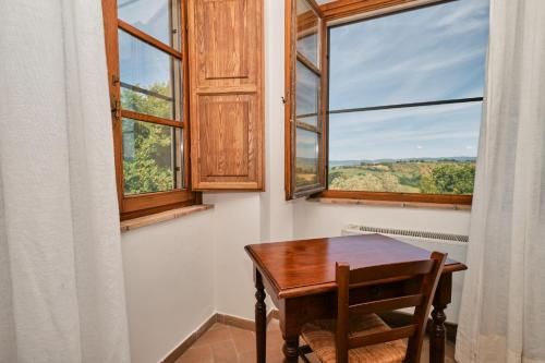 a wooden table in a room with a window at 8380 Agriturismo il Saragiolo in Manciano