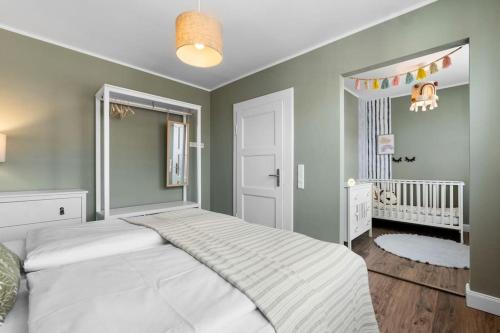 Postel nebo postele na pokoji v ubytování JOOYFUL STAYS Townhouse