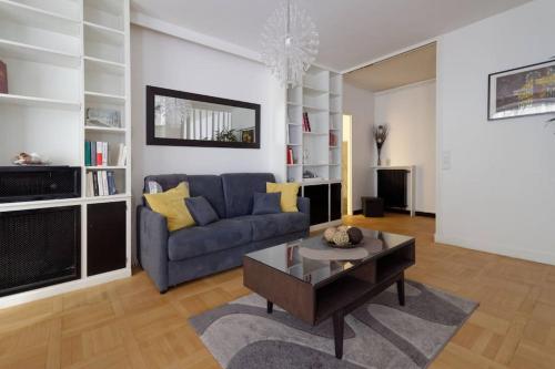 Paris 16 -near Champs-Elysées 75m2