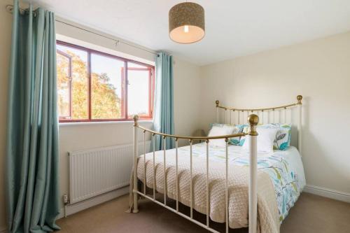 a bedroom with a bed and a window at Stratford House - Perfect for a get together in Upton Snodsbury
