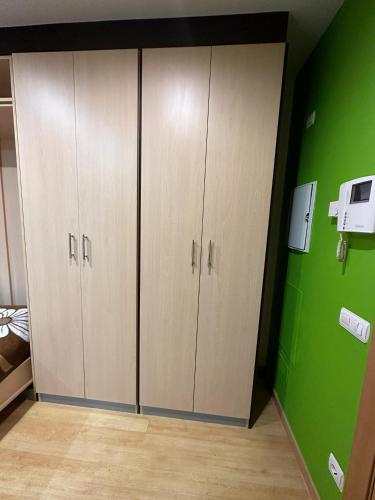 two lockers in a room with green walls at Estudio Céntrico B4 in Oviedo