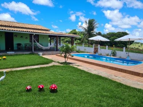 a house with a yard with a swimming pool at HOTEL FAZENDA BOLANDEIRA in Conde