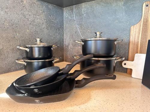 two pots and pans sitting on top of a counter at GoldenView+ Aire acondicionado+Jacuzzi (a 15 km de Monteverde) in Monteverde Costa Rica