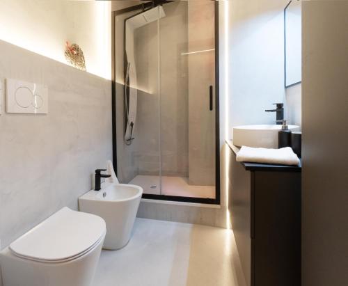 A bathroom at Top Floor Aparthotel Bentivoglio