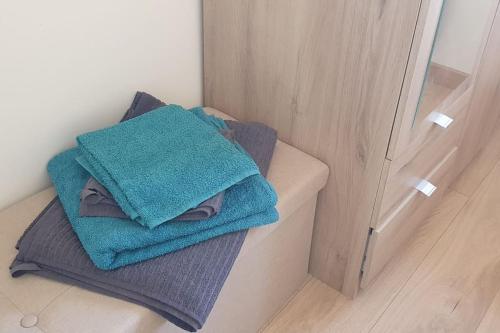 a pile of towels sitting on top of a table at Maison mitoyenne 60m2 en campagne in Montailleur