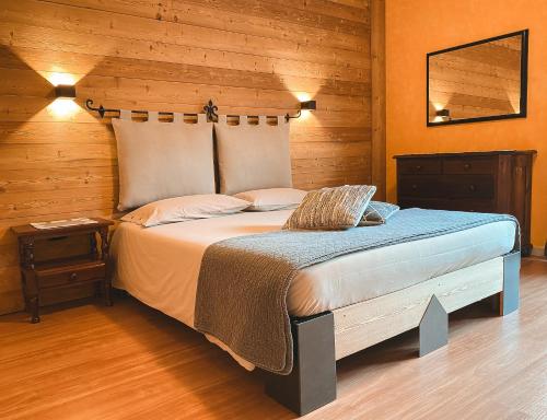 A bed or beds in a room at Apartment L'Envers