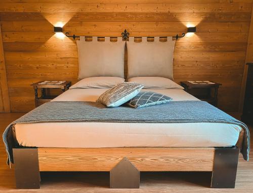 A bed or beds in a room at Apartment L'Envers
