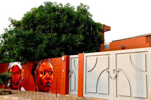 Gallery image of Les Amazones Rouges Chambre Jaune in Ouidah
