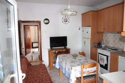 Tatil evinde yemek alanı