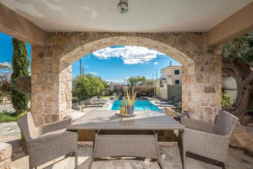 Διαμέρισμα με πισίνα στην Αρτέμιδα