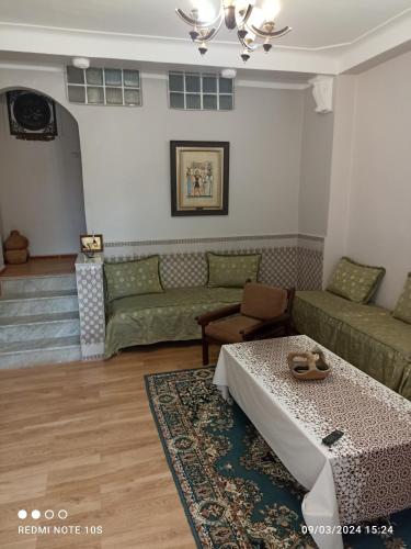 Zona de estar de Résidence henni appartement "le palmier"