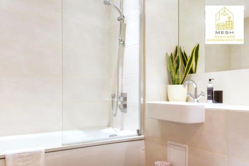 a bathroom with a shower and a sink at Mesh Accommodation Ashford Town Centre 2 Bed Apartment for Contractors, Families, Relocators with Parking in Kent