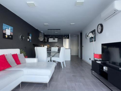 A television and/or entertainment centre at Excellent view Julia