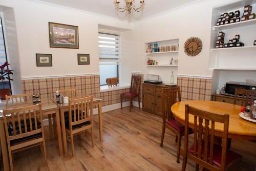 a kitchen and dining room with a table and chairs at Dunvegan Bed & Breakfast in Dufftown