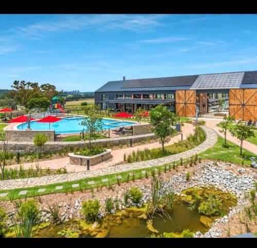 Πισίνα στο ή κοντά στο Outerspaces- 2 Bedroom apartment-Sandton