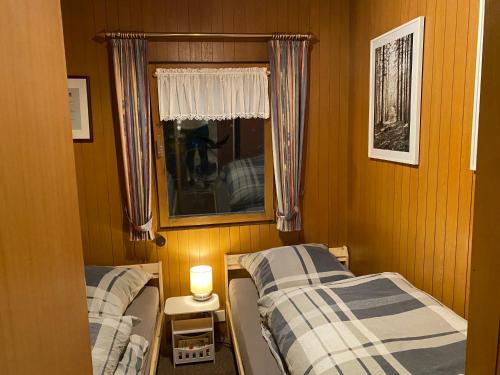 a small room with two beds and a window at Schwedenhaus Dammer Berge in Damme