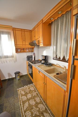 Η κουζίνα ή μικρή κουζίνα στο Pergola Apartment I