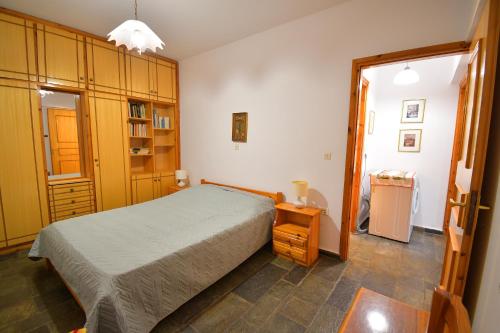 Ένα ή περισσότερα κρεβάτια σε δωμάτιο στο Pergola Apartment I