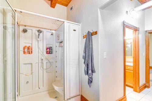 a bathroom with a shower and a toilet at Angleton Vacation Rental with On-Site Lake Access! in Angleton