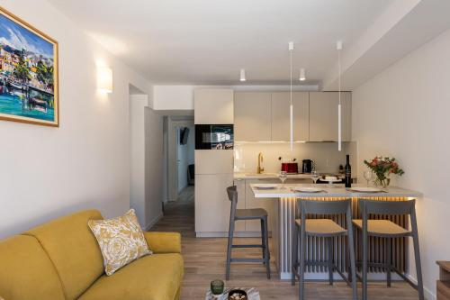 Floret Apartment