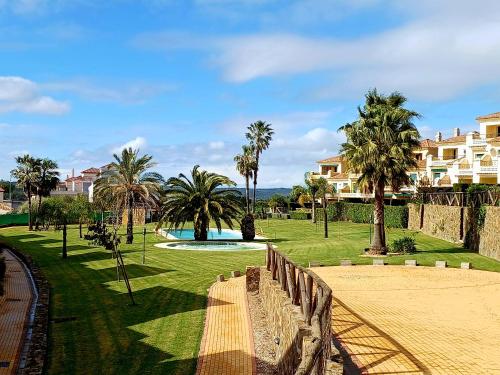 a view of a park with palm trees and buildings at Vistas al Guadiana, Chalet a 10 minutos de la playa in Ayamonte